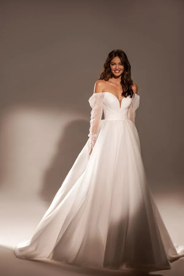 Vintage Tulle Wedding Dresses Backless Ruched Long Sleeves Off Shoulder Bridal Gowns A-Line V-Neck Bride Dress Satin