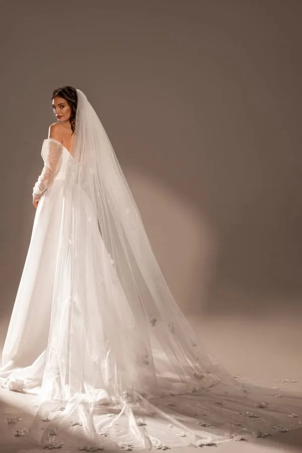 Vintage Tulle Wedding Dresses Backless Ruched Long Sleeves Off Shoulder Bridal Gowns A-Line V-Neck Bride Dress Satin