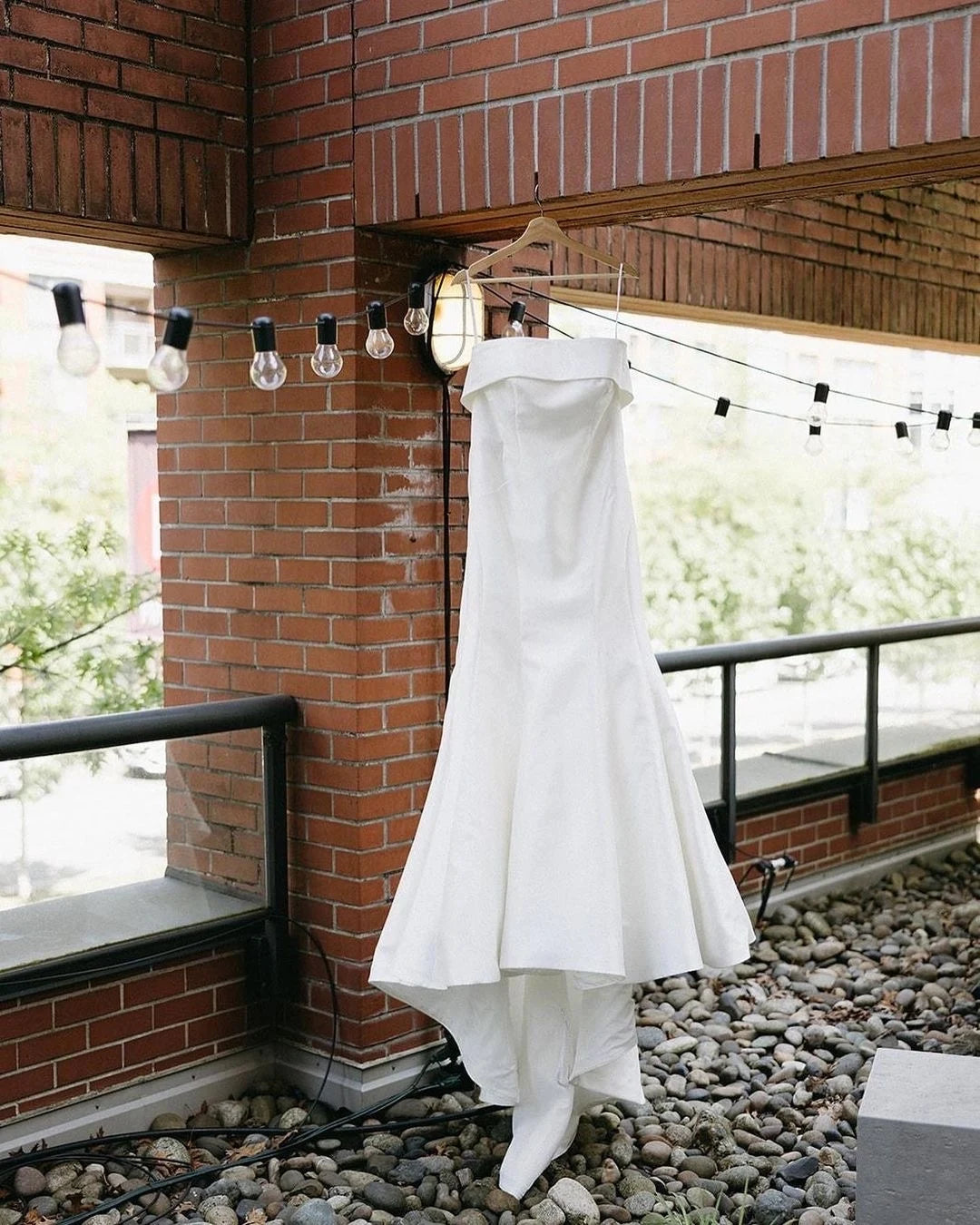 Moderne weiche satin trägerlose Meerjungfrau Hochzeit angebaut