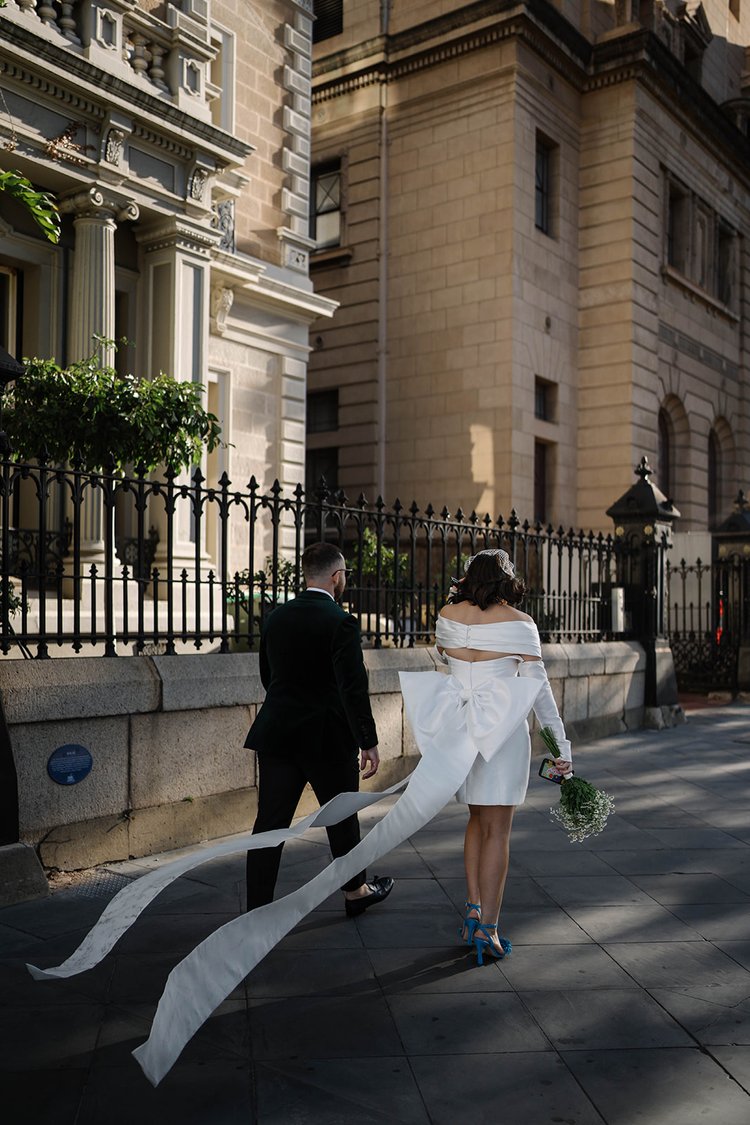 Abiti per feste di nozze corti da spalla a maniche lunghe abiti da spose per donne grandi prua drappeggiati da cocktail a-line