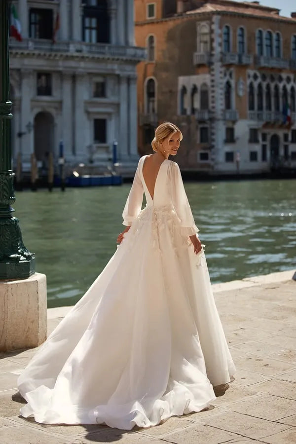 Charming A Line Women's Wedding Dresses V Neck 3D Flowers Customized Bride Gowns Long Sleeve Backless Vestidos De Novias Satin