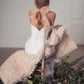 Bainha popular de cetim de decote em V Vestidos de noiva Botão lateral de fenda
