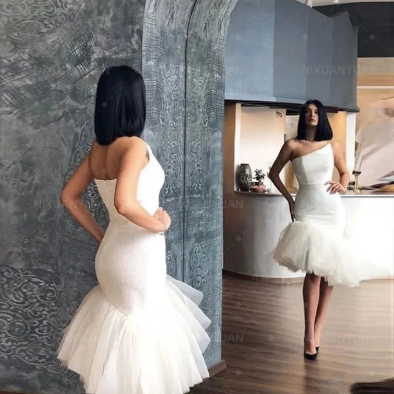 Gaun prom asimetris pendek strapless ramping fit satin dan tulle putri duyung gaun acara khusus untuk pesta pernikahan wanita