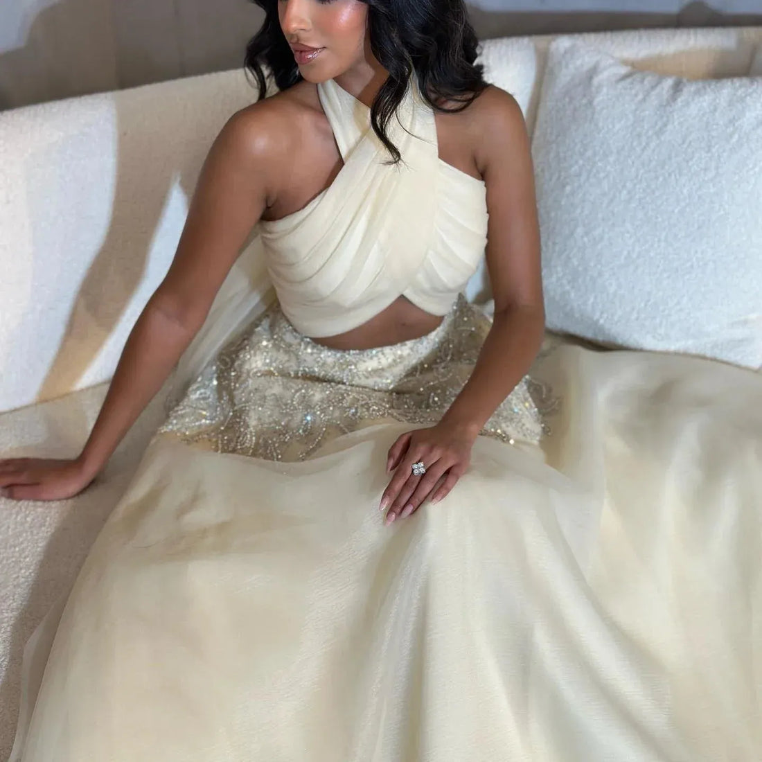 Saudi Arabic Halter Beige Dubai Evening Dress for Women Wedding Luxury Crystal Dubai Long Prom Party Dresses Satin