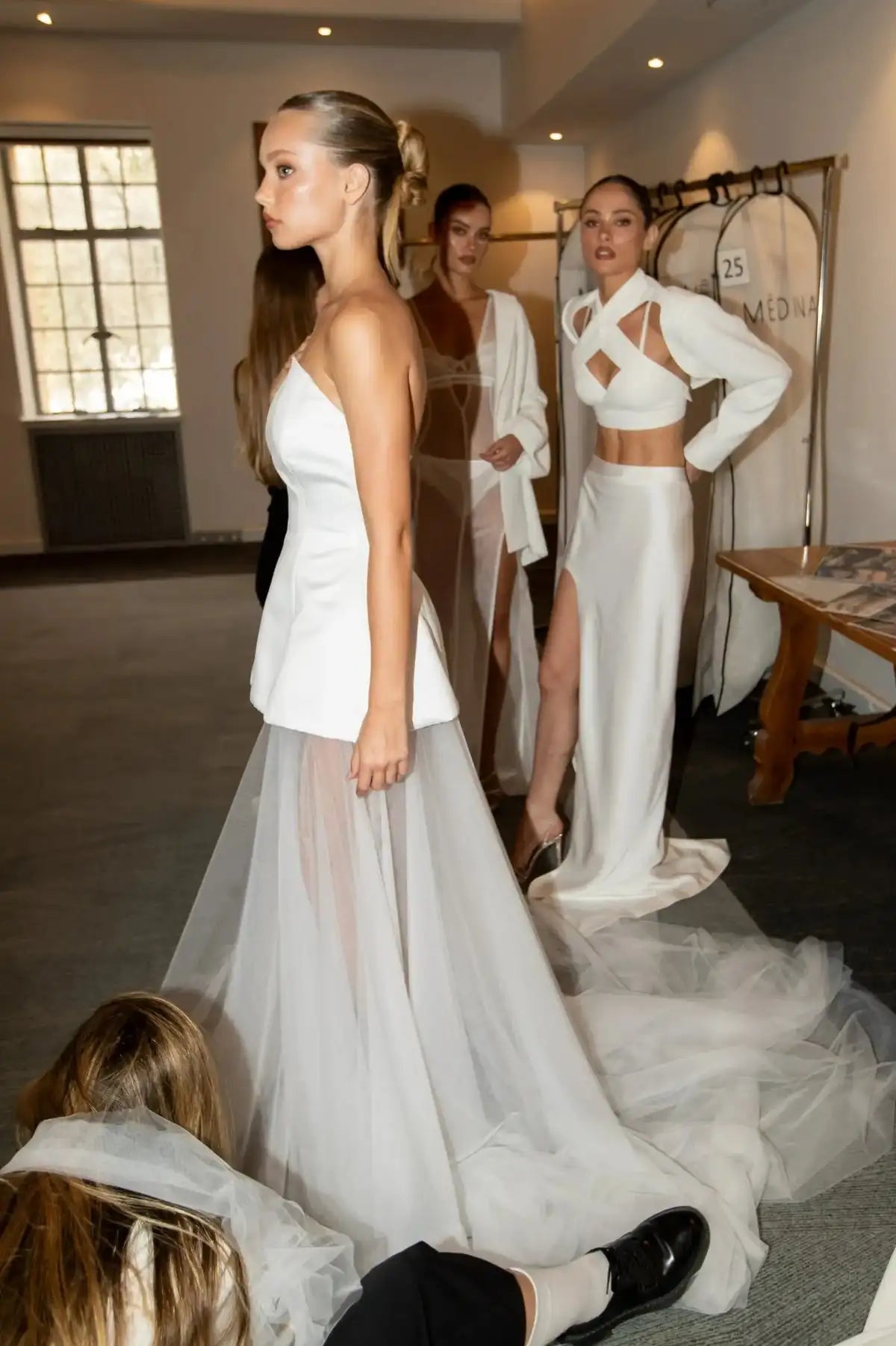 Vestido de novia blanco clásico, vestido de novia de tul satinado, vestidos de fiesta nupciales para jardín en la playa, vestidos de fiesta elegantes hechos a medida 2024