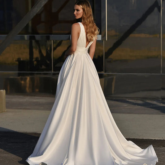 فستان زفاف 17A-Line من الساتان بفتحة جانبية طول الأرض مصنوع حسب الطلب للنساء رداء De Mariee مع جيب أبيض أنيق