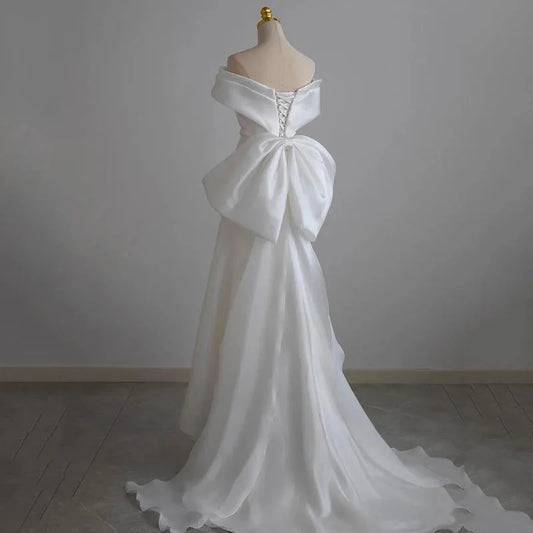 Abiti da sposa in raso bianco in raso di lusso francese per la sposa elegante esercita da ballo di spina per la sirena da ballo.