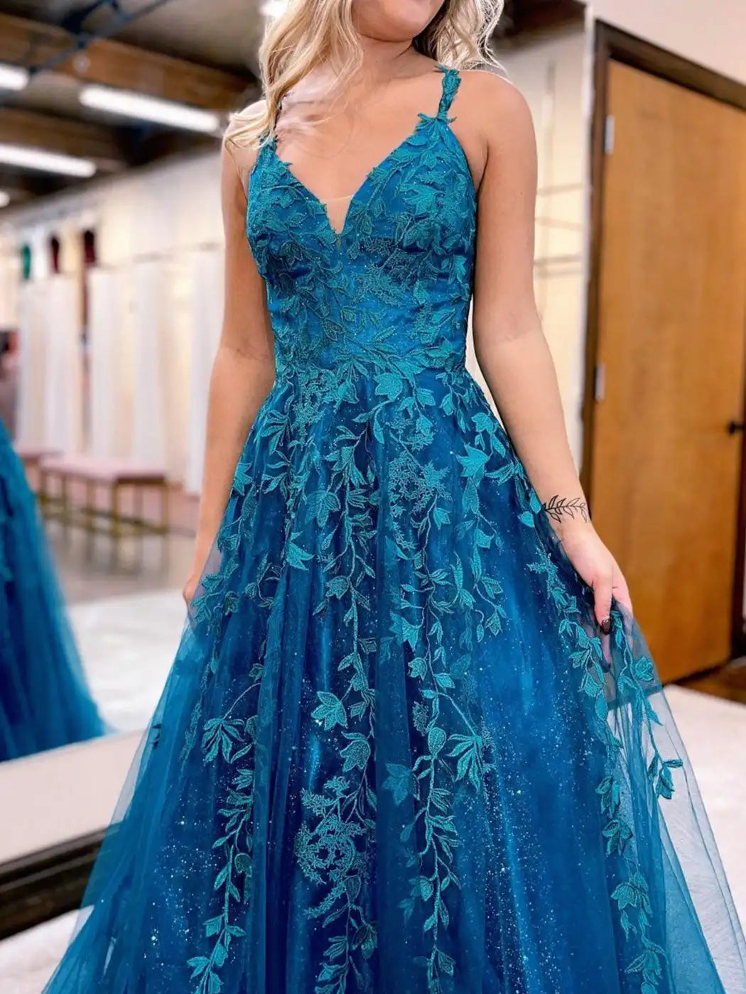Blue Evening Dresses Lace Applique with Glitters Tulle V-neck Spaghetti Strap A Line Corset Back Formal Party Prom Gowns