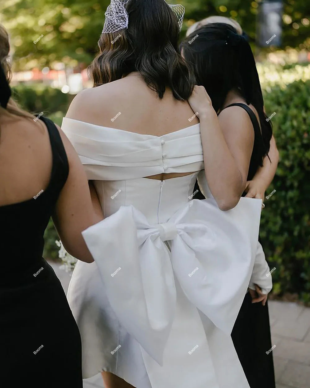 Gaun pesta pernikahan pendek dari bahu lengan panjang gaun pengantin wanita untuk wanita busur besar membungkus gaun koktail a-line