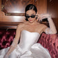 Elegante A-Linie-Brautkleider trägerloser ärmellose Fleder Brautkleid für Frauen Button Sweep Zug Großzügiges Brautkleid