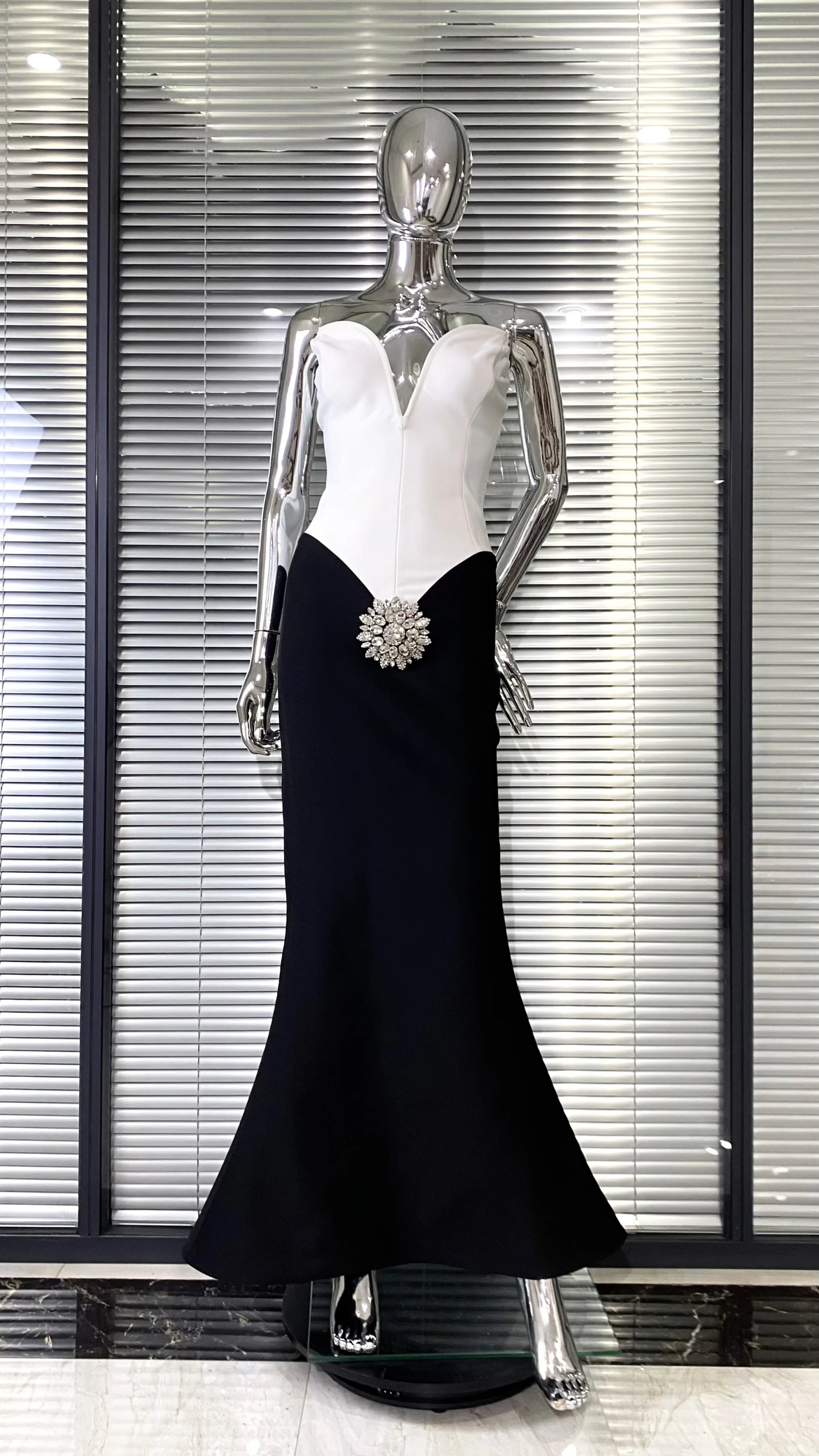 Luxury Diamonds Strapless Package Hips White Patchwork Black Bandage Dress Fashion Woman Party Dress Celebrity Party Vestido