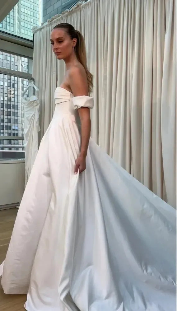 Vestidos de novia de línea A de satén hechos a medida