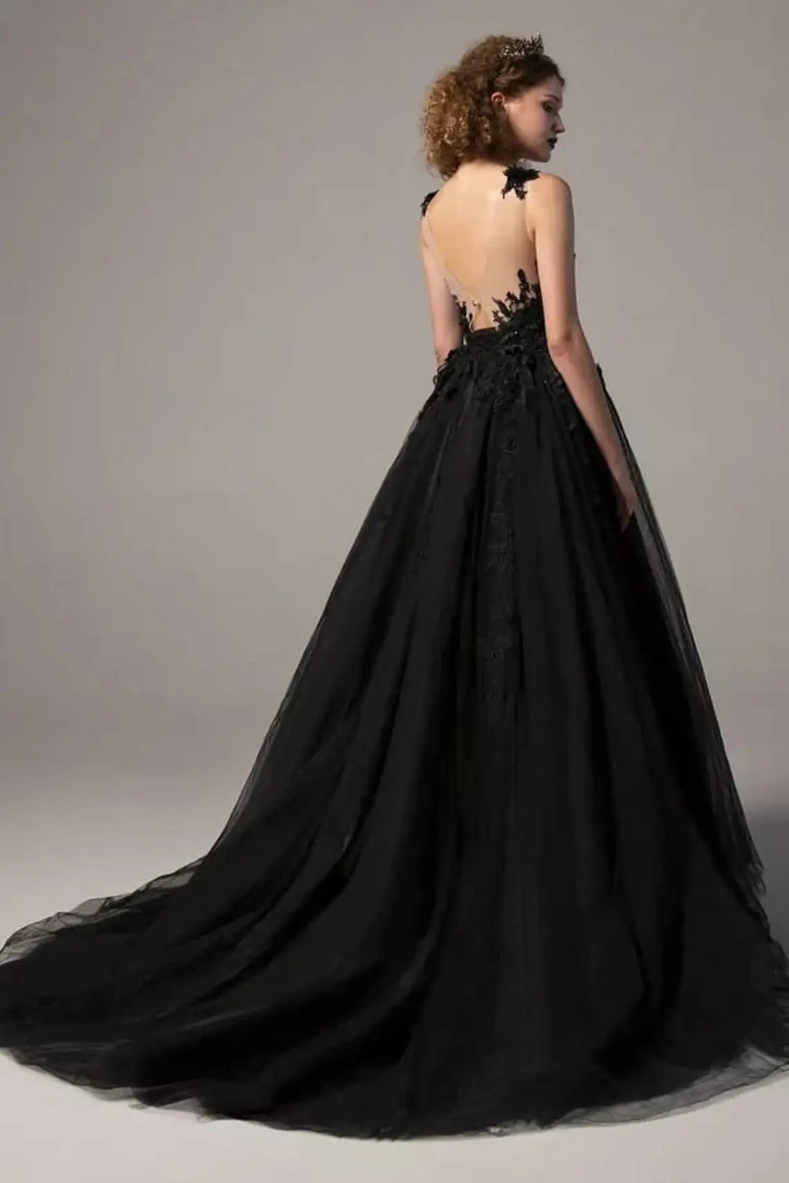 Black Evening Dresses Lace Applique Goethe Sheer Neck Sleeveless A Line Front Slit Formal Party Women Prom Gowns Custom made