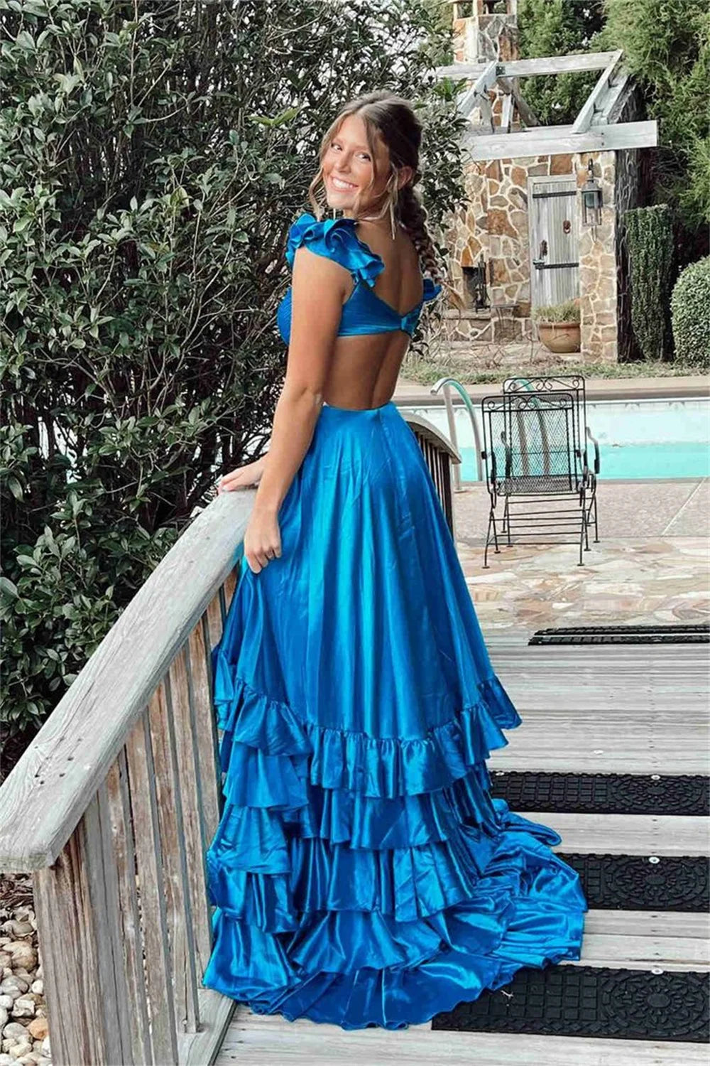 Vestidos de graduación con cuello en V, corte alto y bajo, raso con borde rizado, corte en A, elegante, sin mangas, largo hasta el suelo, moda de verano