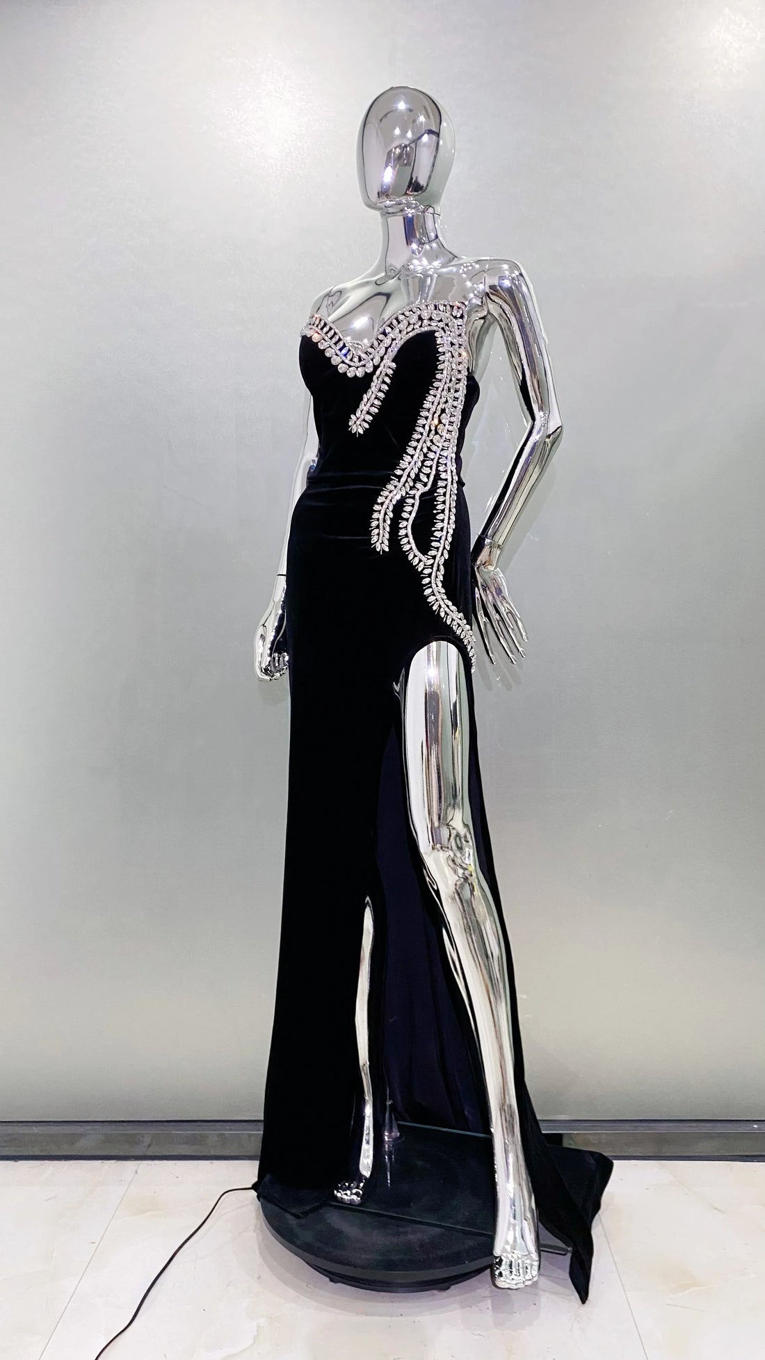 Luxury Stereoscopic Rhinestone Design HIgh Slit Strapless Floor Length Dress Graceful Woman Evening Dress Performance Costume