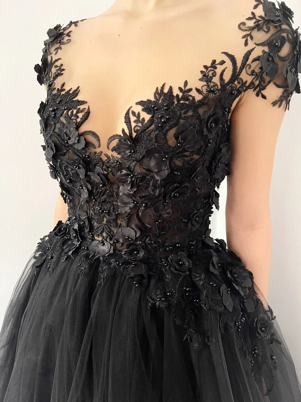 Beaded Evening Dress Black Sheer Neck Ball Gown Tulle Lace Applique Floral Formal Party Prom Gowns Women Long Floor Length