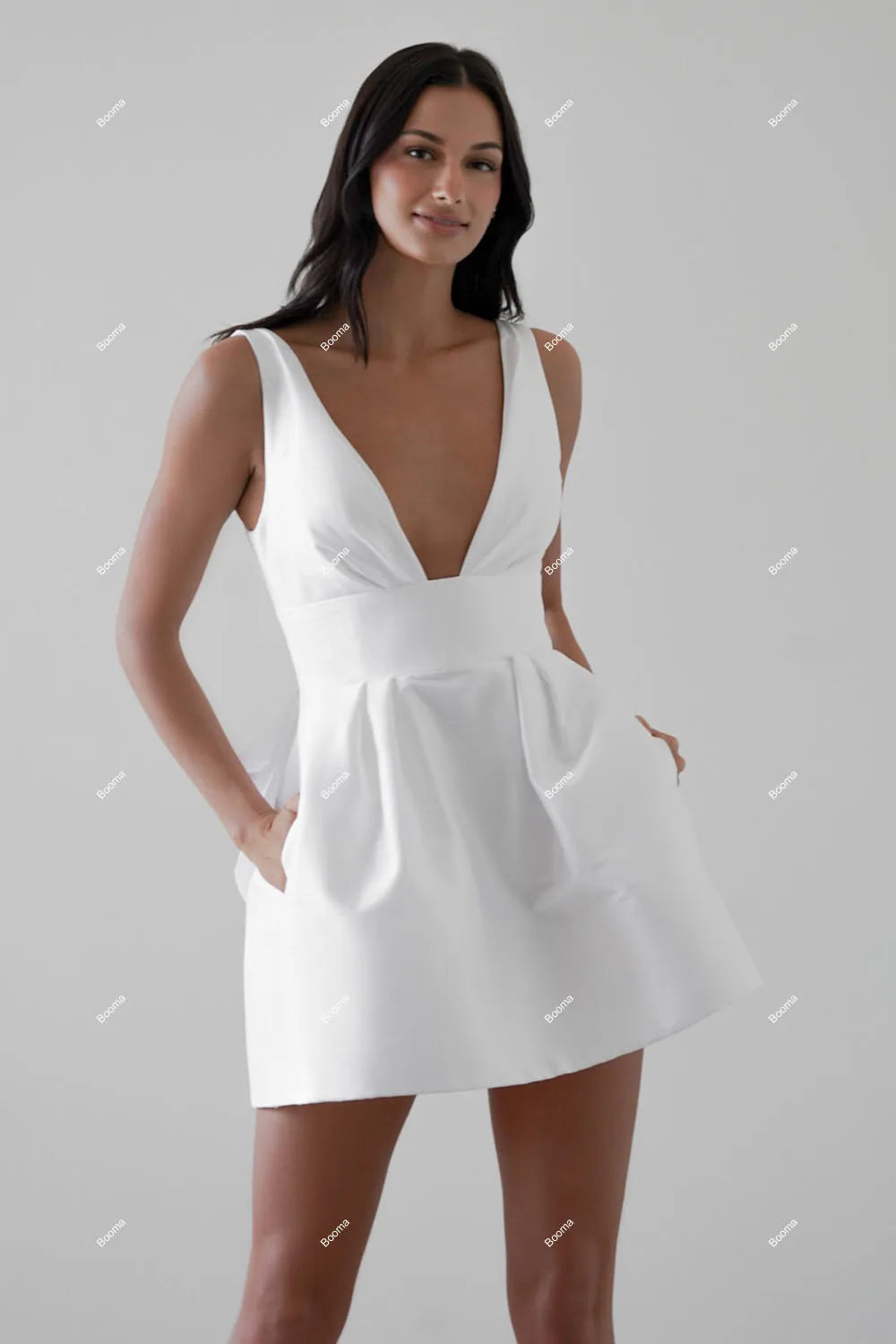 A-line seksowne krótkie sukienki na przyjęcie weselne bez rękawów Głębokie Suknie Bridals z kieszeniami duże łuki Blackless Sukienki balowe
