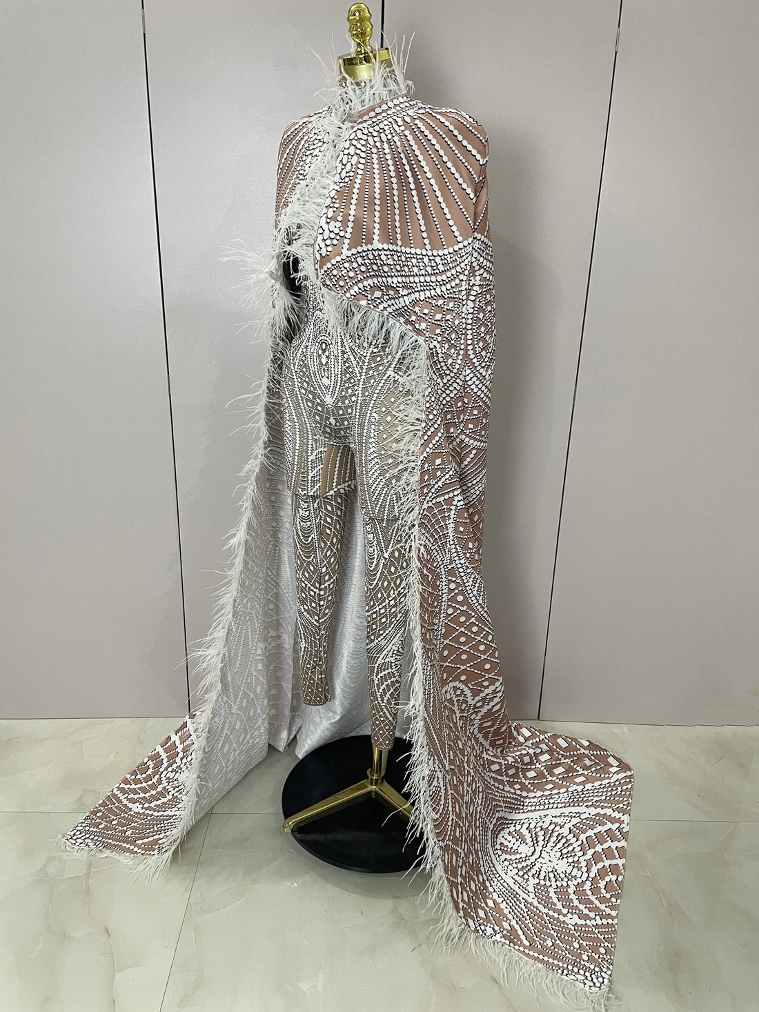 Luxury Feathers Cloak White Printing Sexy Sheath Jumpsuit Women Evening Party Bar Nightclub Singer Stage Performance Costume MULTI