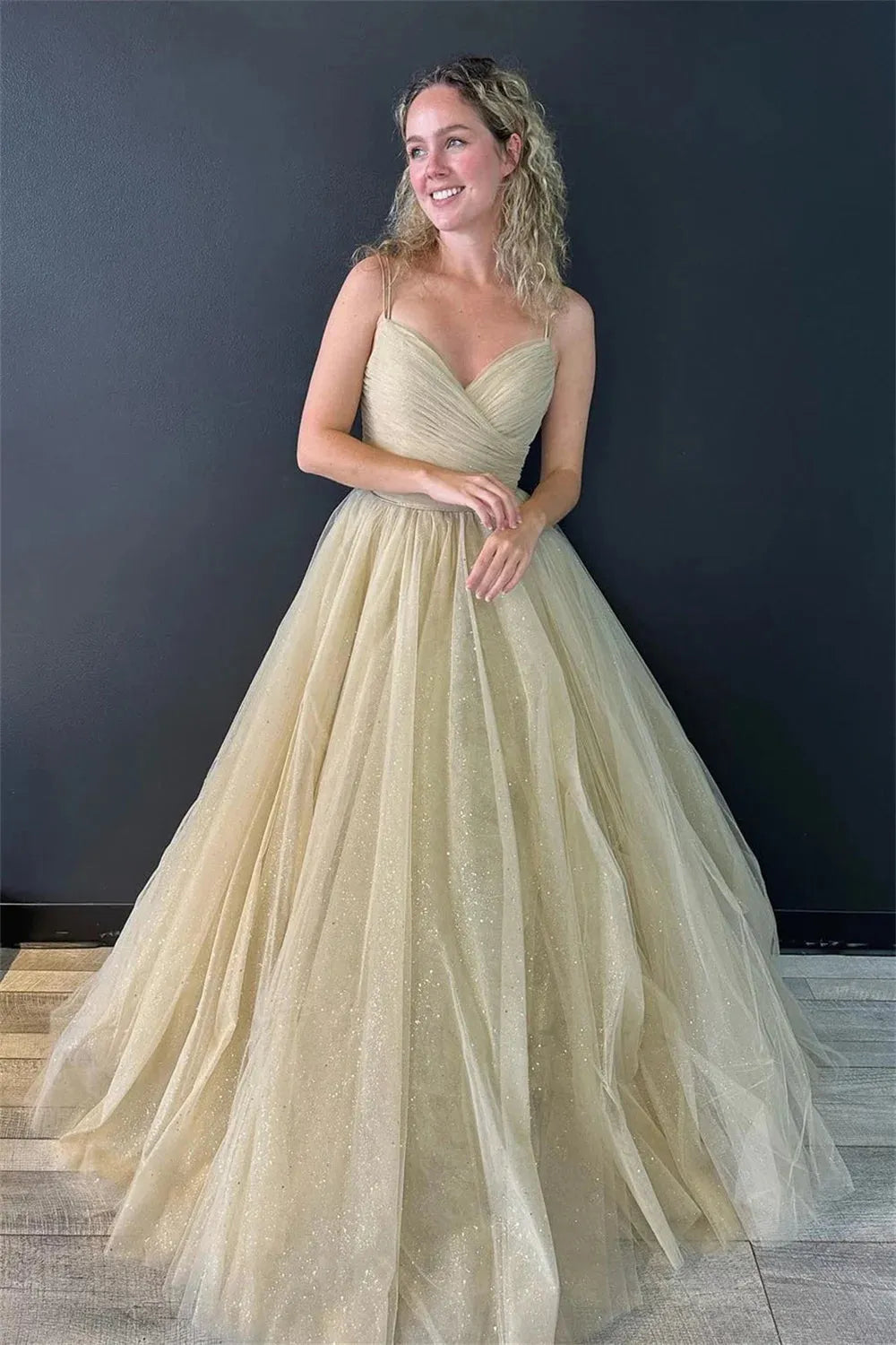 Champagne Tulle Prom Dresses Spaghetti Strap vestidos de noche Elegant Sleeveless Floor-Length V-neck Formal Evening as pic