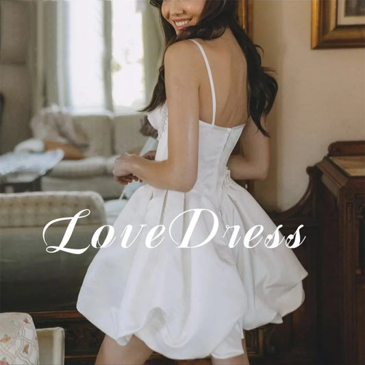 Vestido de novia Love Mini Princess Stain Sweetheart, exquisito vestido corto por encima de la rodilla con tirantes finos y brotes de flores