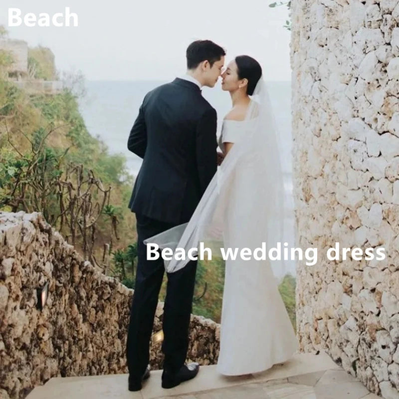 Trägerloser Offschuldner Strand Hochzeitskleid Kurzärmele Satinschlitz Rückenfreie Brautkleider Vestidos de Mairee Weddin