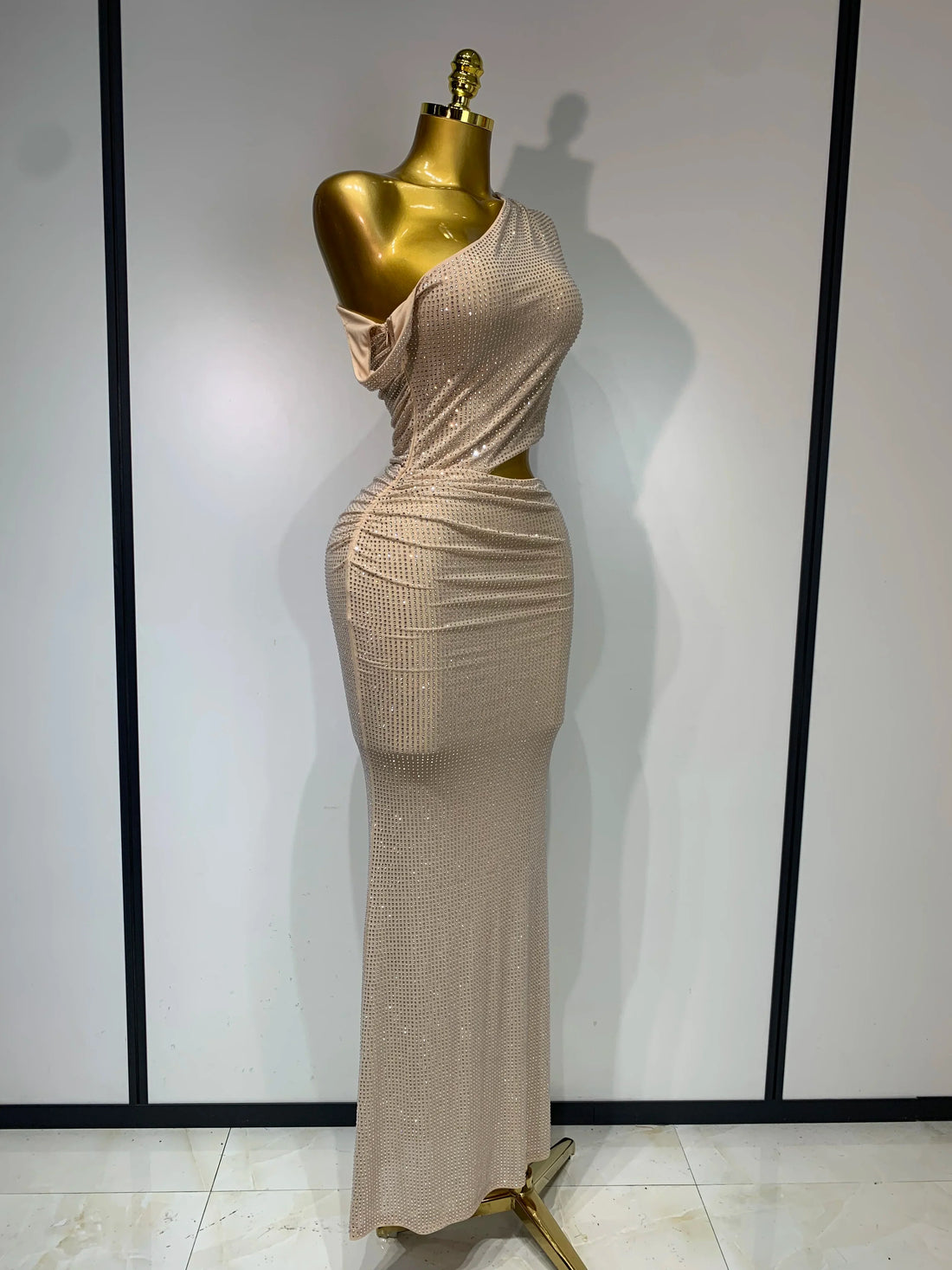 Women Sexy One Shoulder Exposed Waist Diamonds Bodycon Long Dress Cut Out Luxury Crystal Dresses Evening Party Birthday Gowns Beige