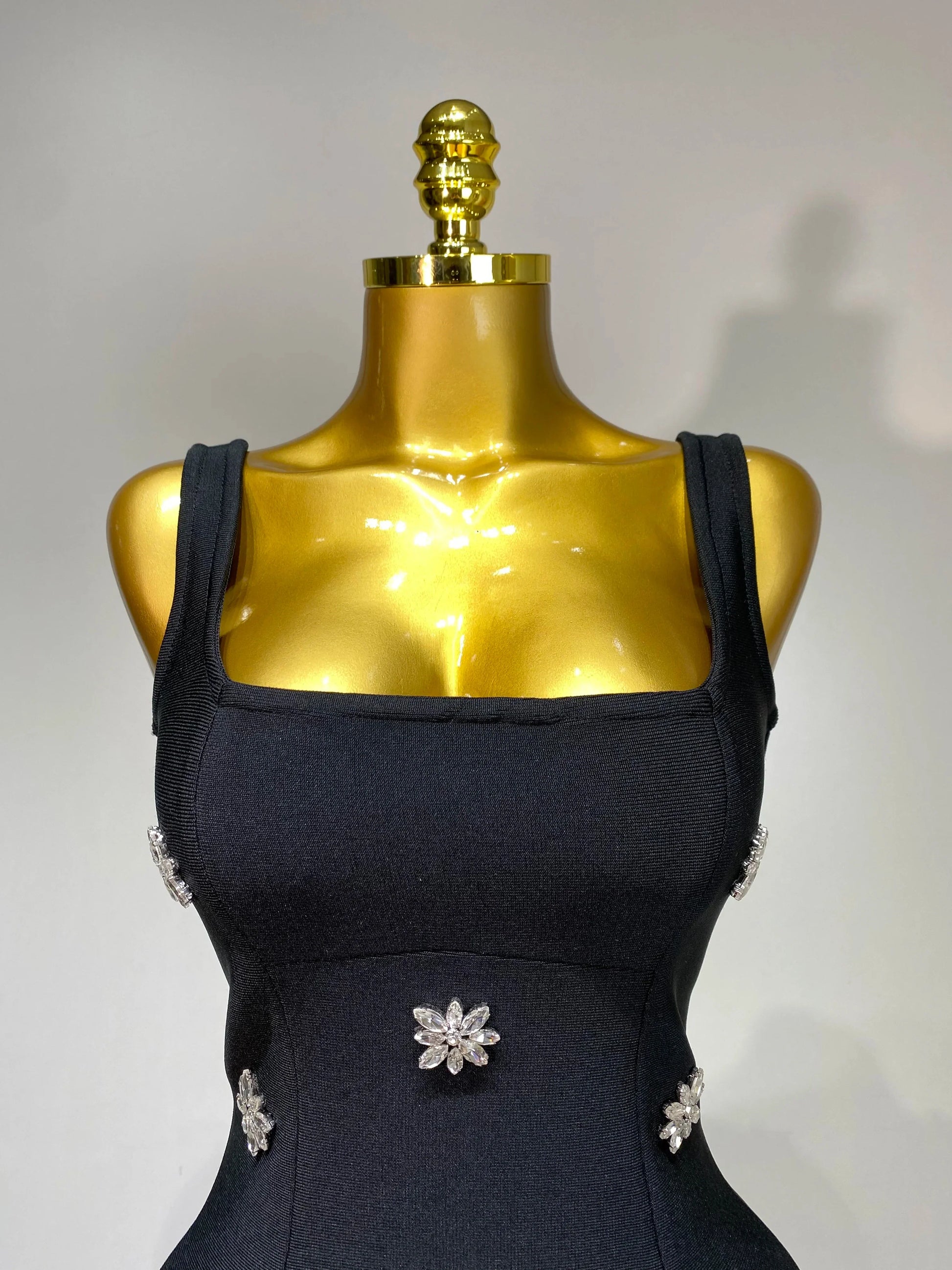 Women Sexy Sleeveless Square Collar Crystal Bodycon Mini Bandage Dress Celebrate Evening Party Elegant Luxury Birthday Dress