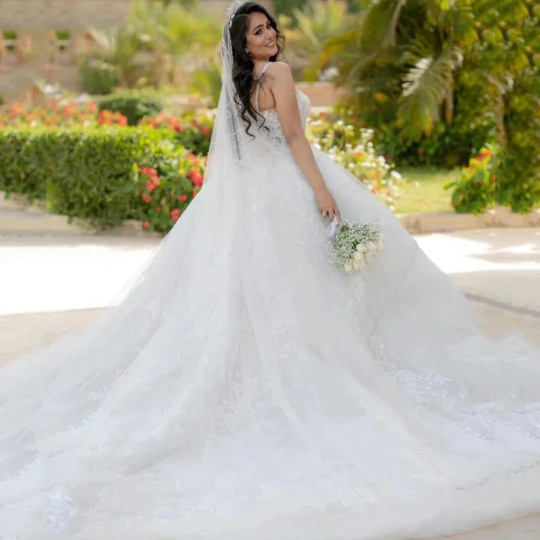 Robe de mariée grande taille pour femmes, bretelles Spaghetti, ligne a, sans manches, avec des Appliques en dentelle, avec traîne de balayage, personnalisée 