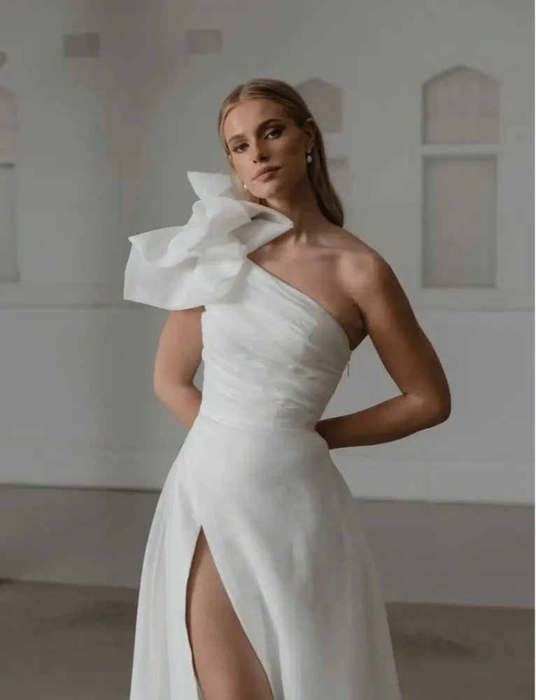 Robes de mariée en Organza sur mesure, avec plis et fente latérale