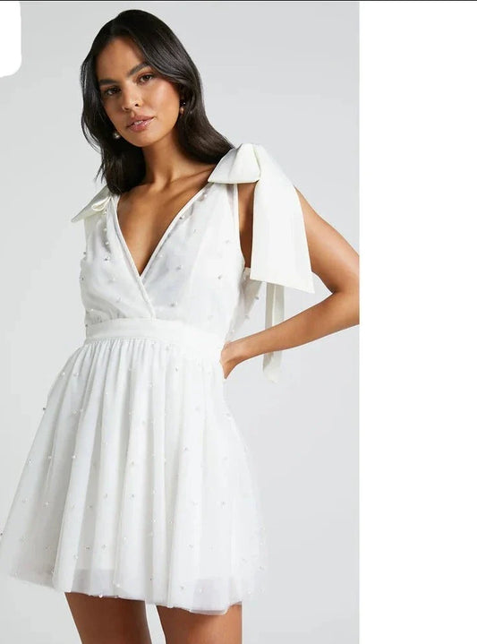 V-Neck ärmellose Buggurte Perlen Tüll Mini Hochzeitskleid für Frauen A-Linie über dem Knie kurzen Brautkleid Mitte gemacht