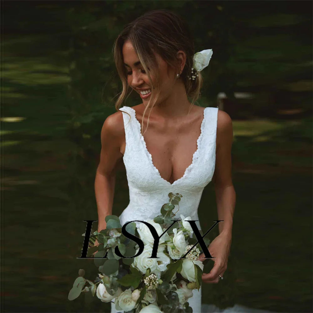 Vestido de novia de sirena de encaje sin mangas con escote en V profundo, espalda abierta, abertura lateral alta, largo hasta el suelo, hecho a medida 