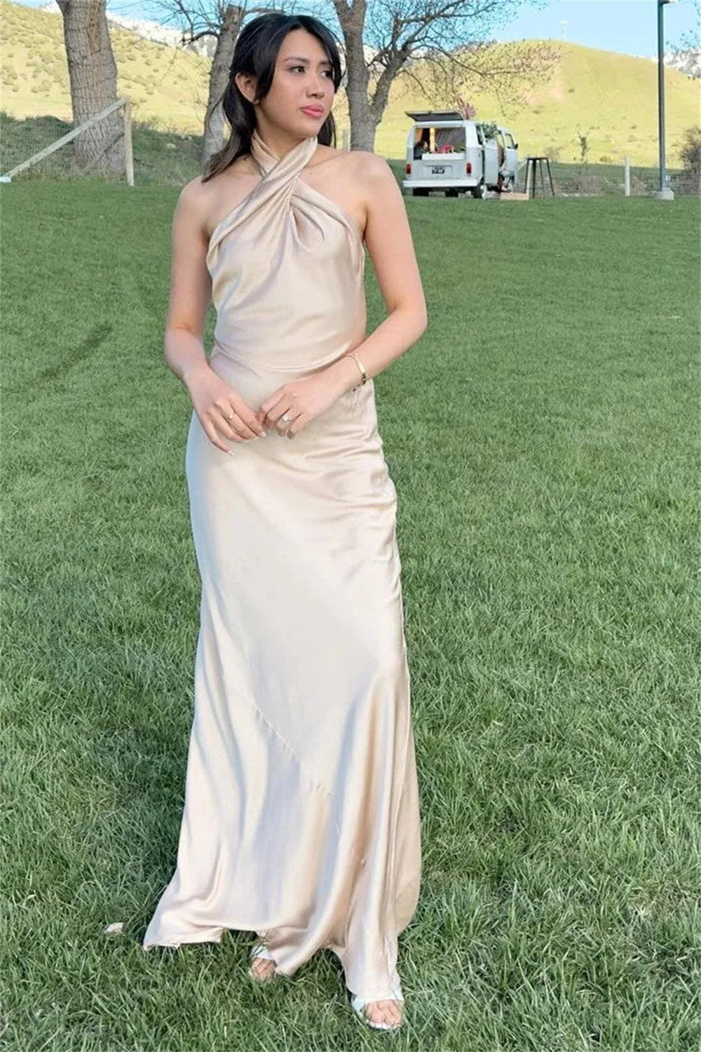 Halter Neck Satin Prom Dresses Mermaid Backless vestidos de noche Elegant Sleeveless Floor-Length Simple Formal Evening Champagne