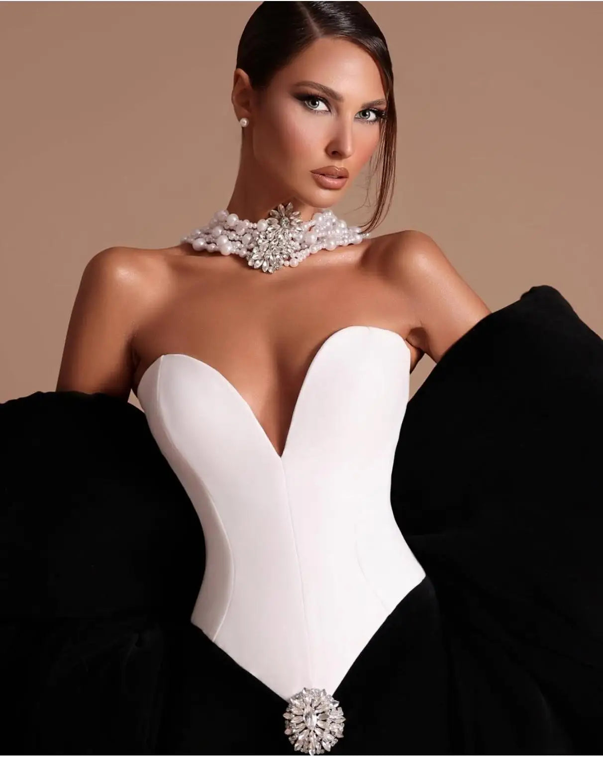 Luxury Diamonds Strapless Package Hips White Patchwork Black Bandage Dress Fashion Woman Party Dress Celebrity Party Vestido