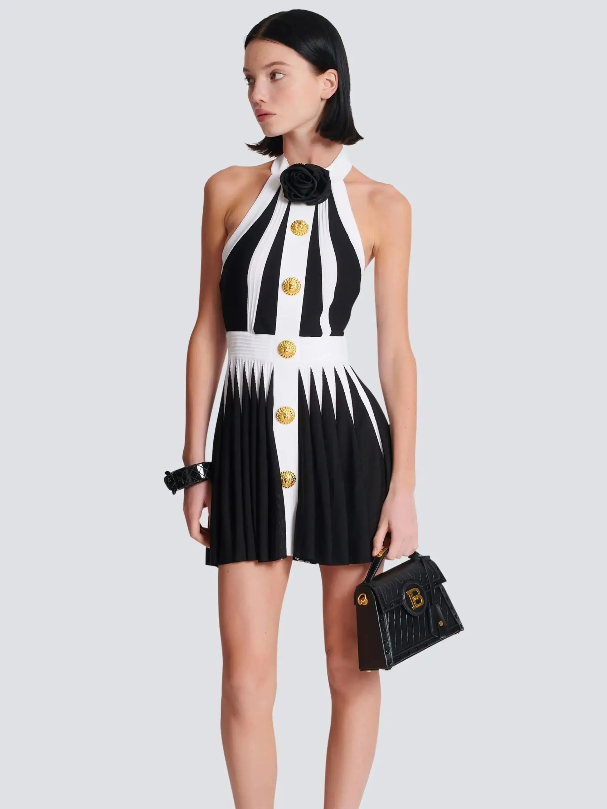 2022 Gloden Buttons Flower Halter Sleeveless White Patchwork Black Mini Evening Dress Graceful Woman Evening Party Outfit black