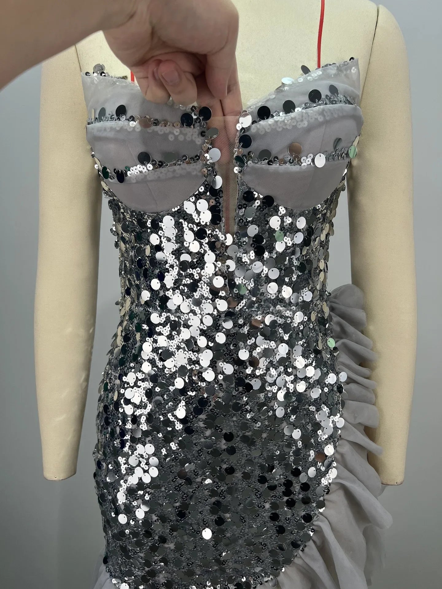 Sliver Sequins Sexy Deep V Strapless Falbala Mini Dress Fashion Woman Evening Party Dress Celebrity Birthday Party Outfit