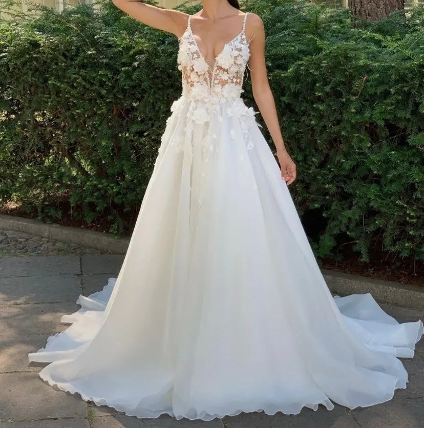 Sheer Illusion Spaghetti Straps Lace Applique A Line Wedding Dresses Custom Made Sweep Train Bridal Dress novia vestido