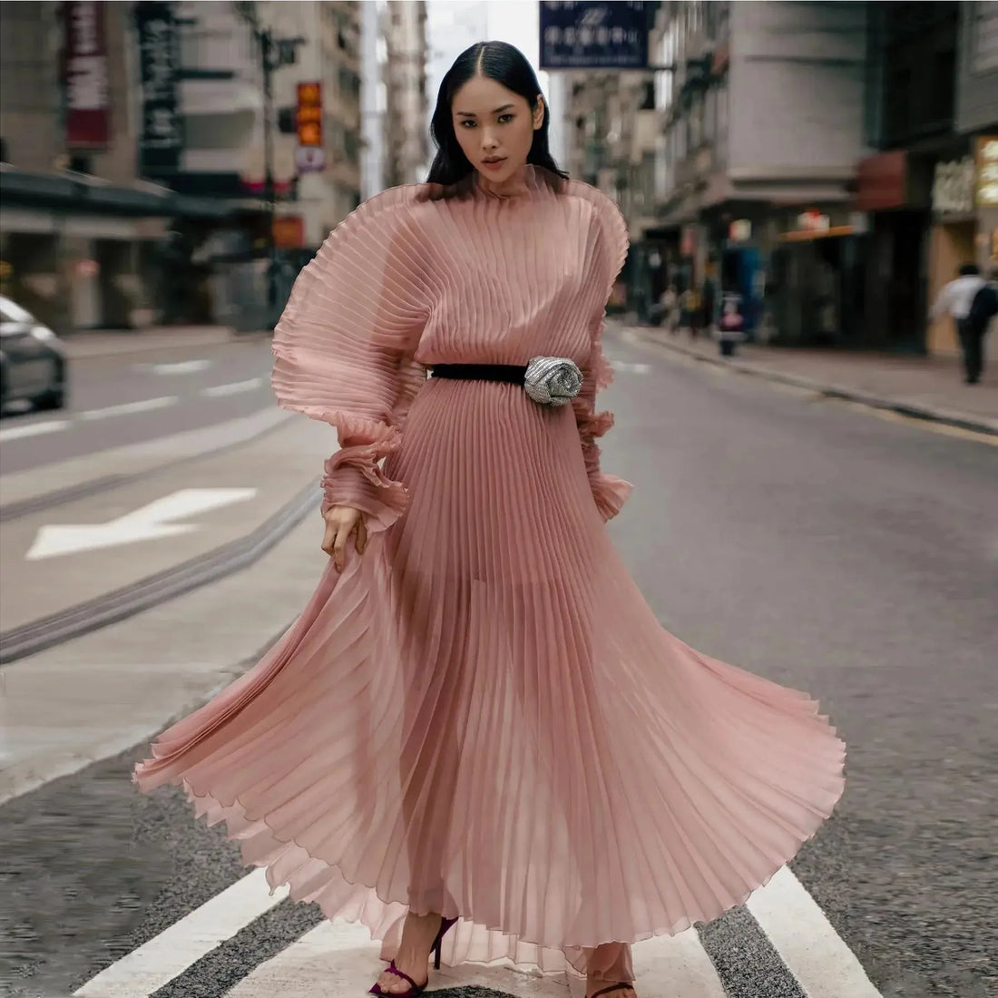 Trendy Pleated 3D Maxi Prom Dresses with Liner Dusty Pink Organza Pleats Unique Formal Occasion Dress Celebrity Prom Party Gown as picture color