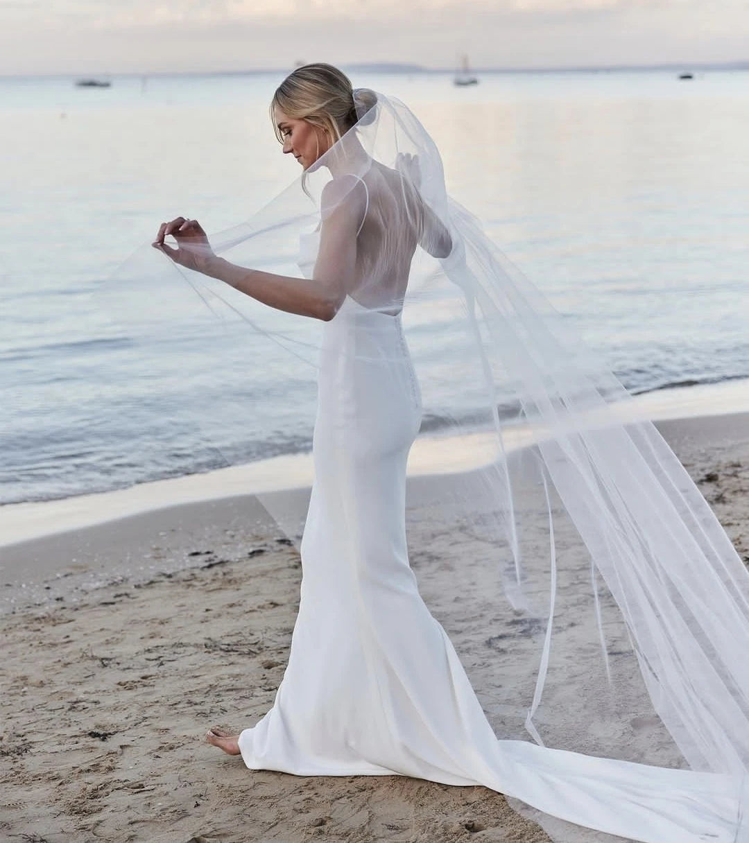 Vestido de noiva de praia simples cetim de cetim strape sereia vestidos de noiva Long Rails Robe de Mariee Backless sem mangas encantador