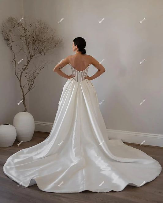 Elegant Long A-Line Wedding Dresses Sweetheart Sleeveless Stain Brides Dress High Side Slit Sweep Train Birdals Dress
