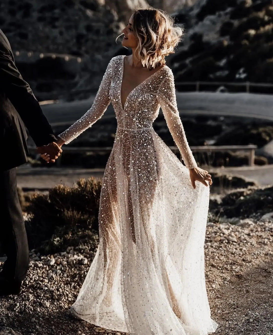 Stunning Beaded Sequined Long Sleeves V-neck Wedding Dresses Formal Party Grown Evening Dresses Robe De Marriee