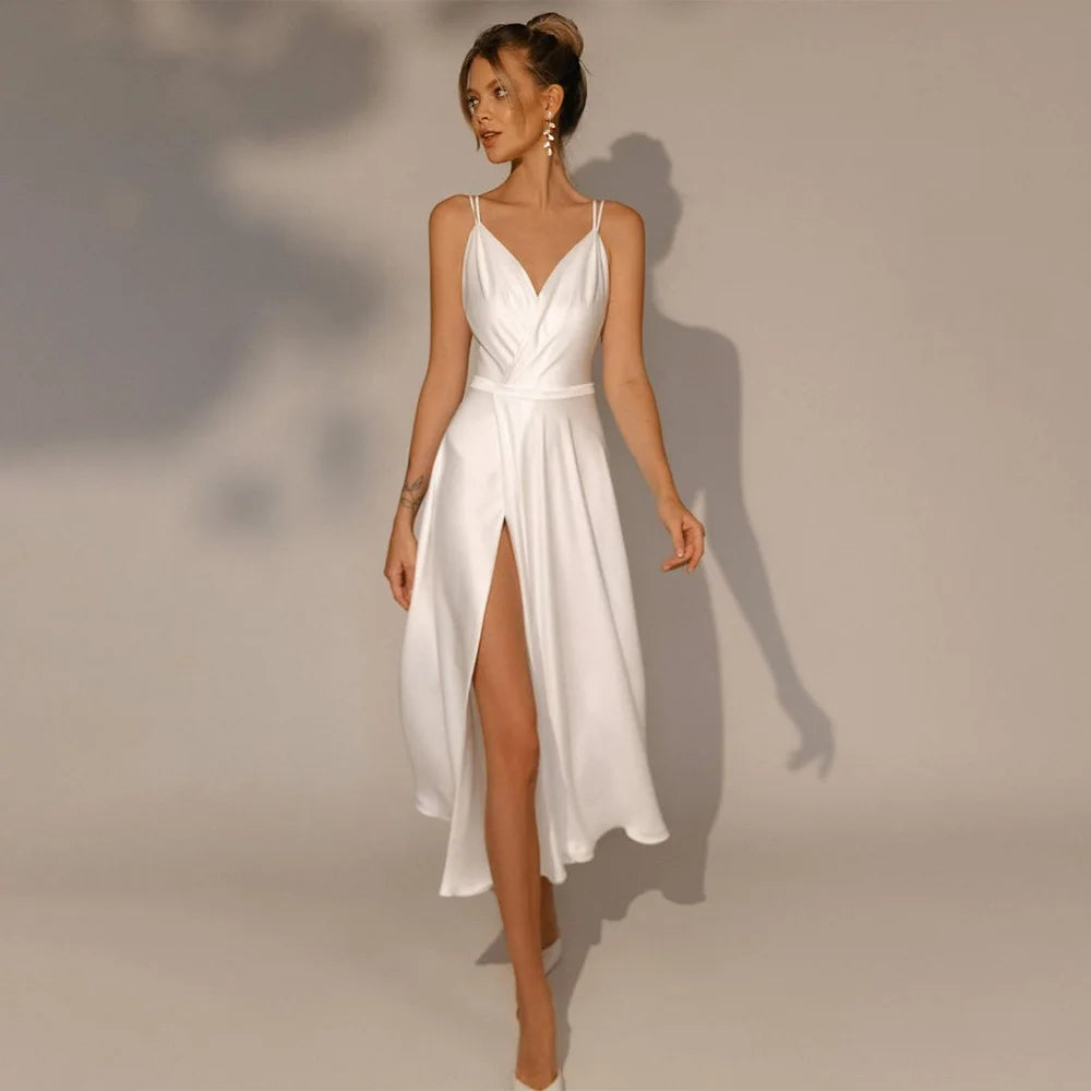 Einfache sexy kurze Hochzeitskleid gegen Nacken Spaghetti -Straps Seitenschlitz Rückenless Bride Dres Satin Zivil Vestidos de Novia Sonderanfertigung gemacht