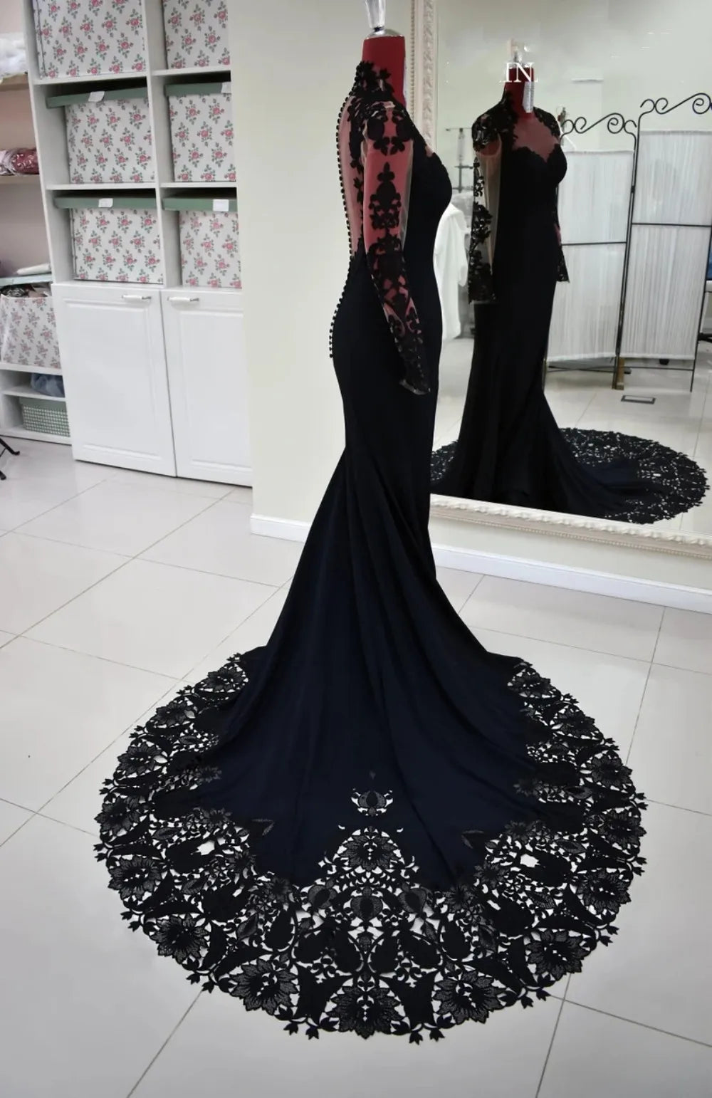 Lace Appliqued Wedding Dresses For Women Black Wedding Dresses Sexy Mermaid Vestidos De Novia Tulle Sweep Train Vestidos De Boda