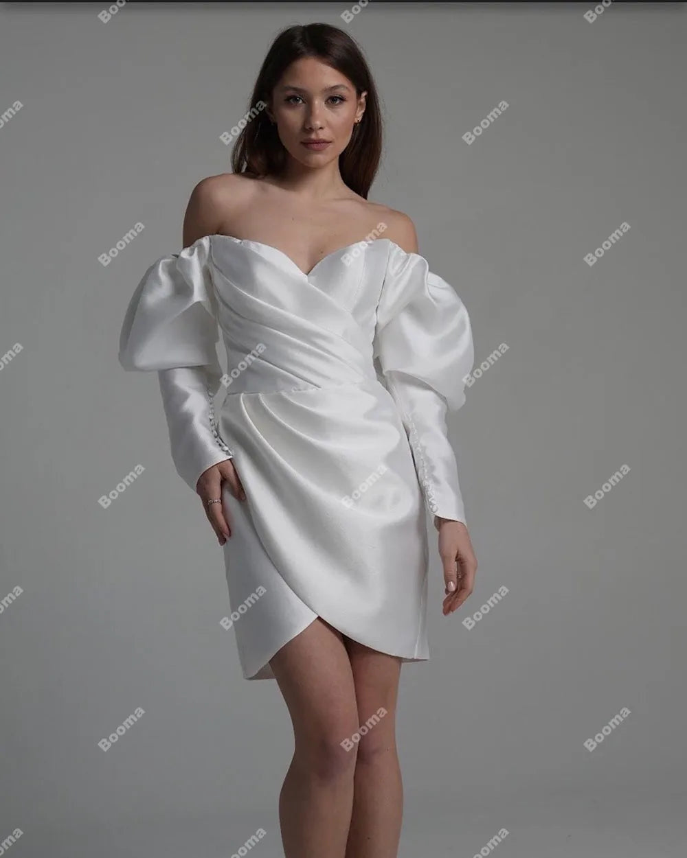 Einfache Flecken kurzer Meerjungfrau Hochzeitsfeier Kleider von Schulterblätter Ärmel Mini Brautkleider für Frauen Abendkleider