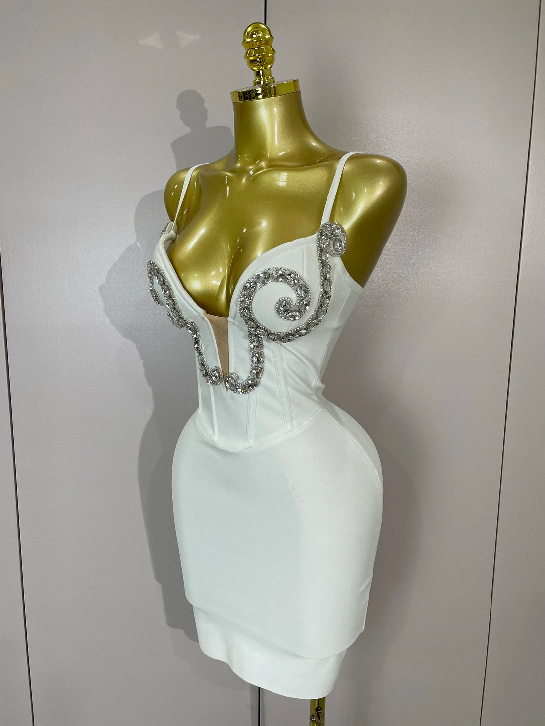 Sexy White Spaghetti Strap V Neck Crystal Sleeveless Bandage Dress Women Elegant Evening Party Cocktail Luxury Birthday Gowns WHITE
