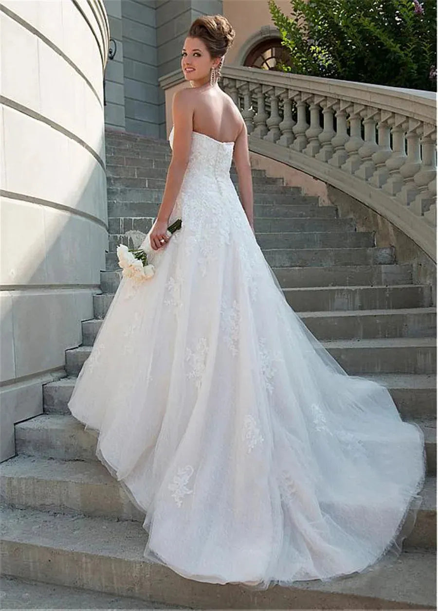 Romantic Lace Sweetheart Neckline A-line Wedding Dress Strapless Crystals Bridal Gowns robe de mariee princesse de luxe Same as picture