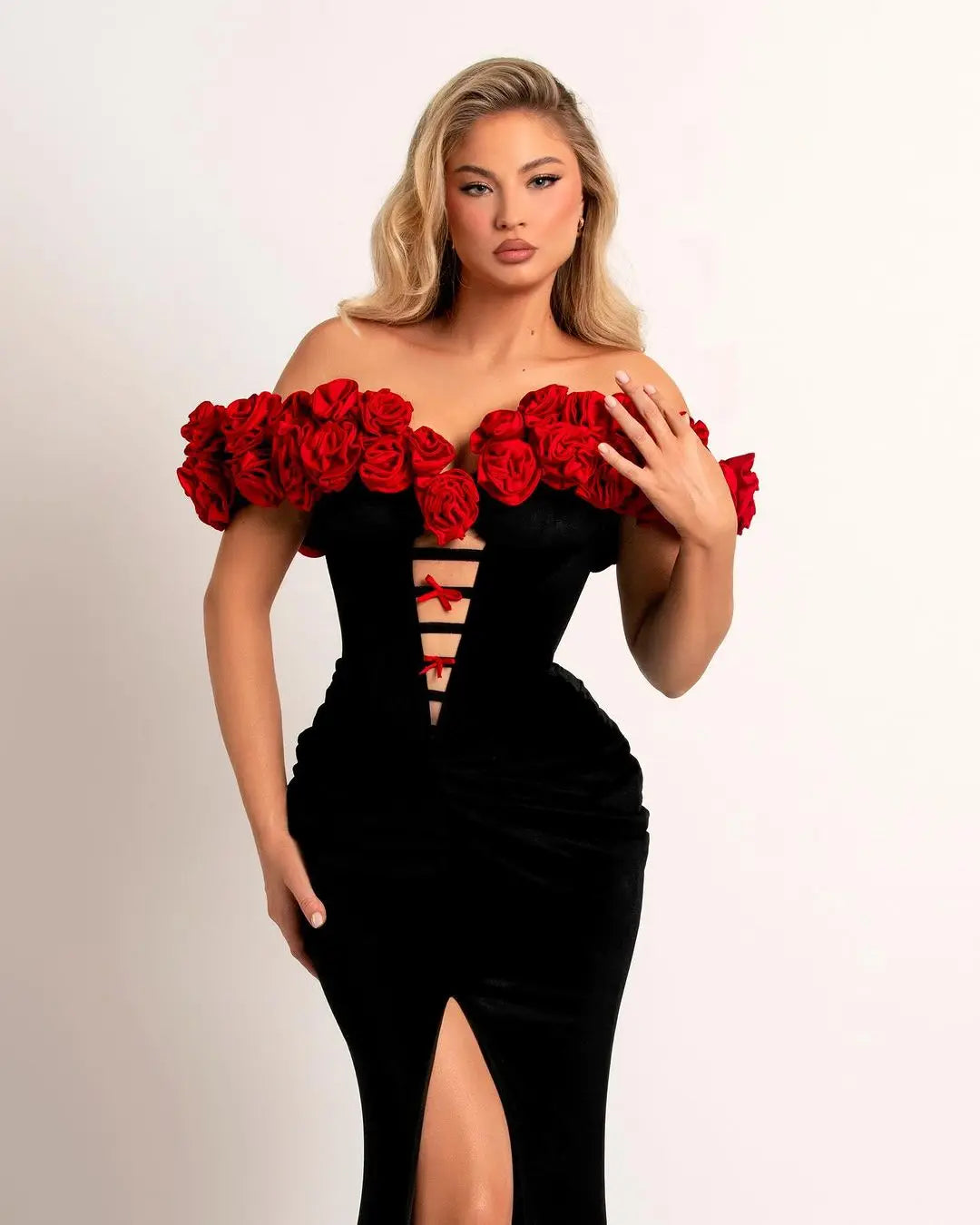 Preciosos Vestidos de graduación de terciopelo negro con flores rosas en 3D, elegante vestido de noche Formal largo Floral con abertura frontal, Vestidos de fiesta