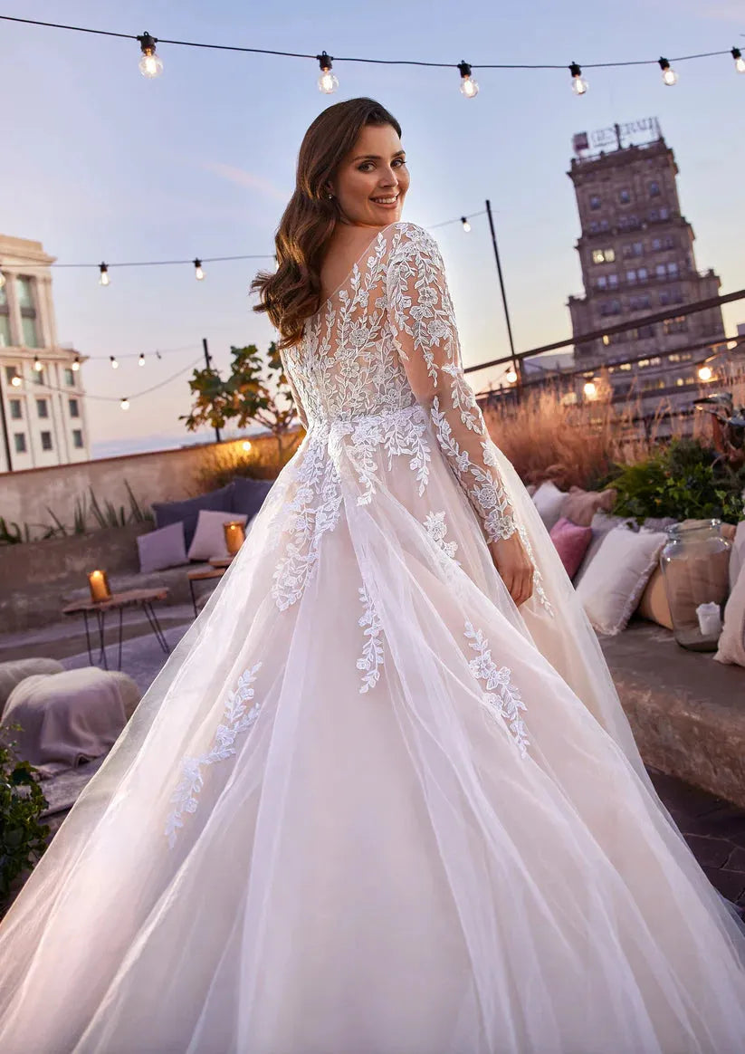 Light Champagne Wedding Dresses Plus Size Long Sleeves V-Neck Bride Gowns Lace A-Line vestidos de novia talla grande Ivory 28w Plus Size