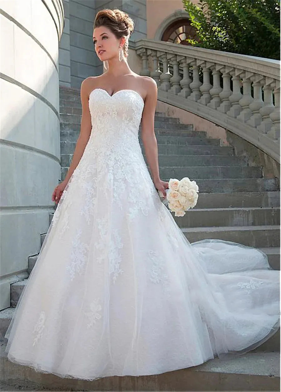 Romantic Lace Sweetheart Neckline A-line Wedding Dress Strapless Crystals Bridal Gowns robe de mariee princesse de luxe Same as picture