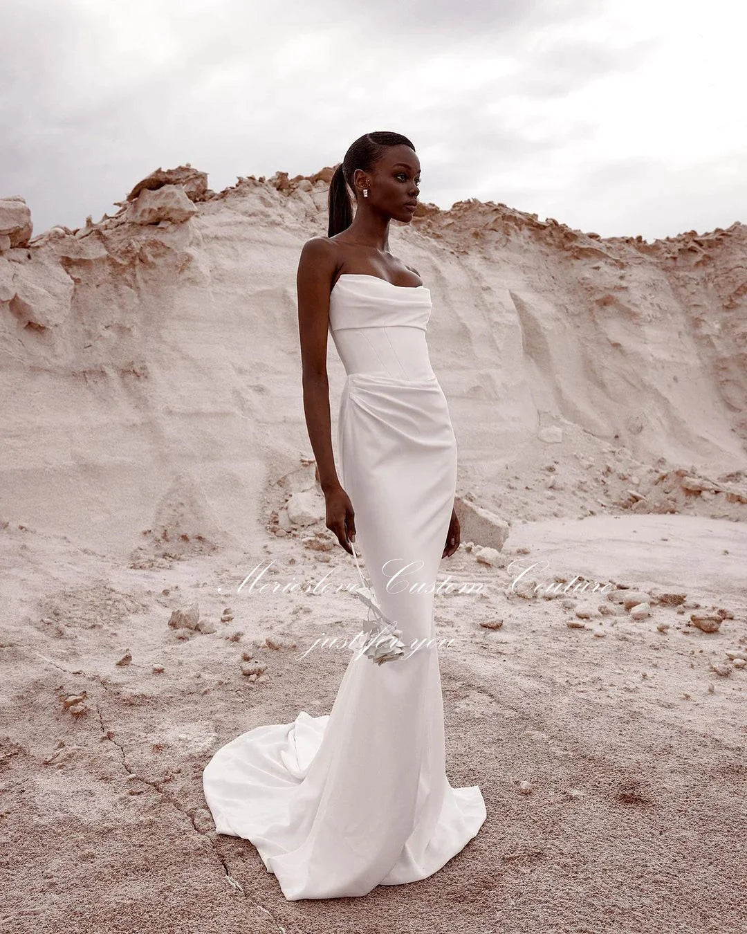 Einfache Meerjungfrau Brautkleider trägerloser ärmellose Strandkleid minimalistische Brautkleider
