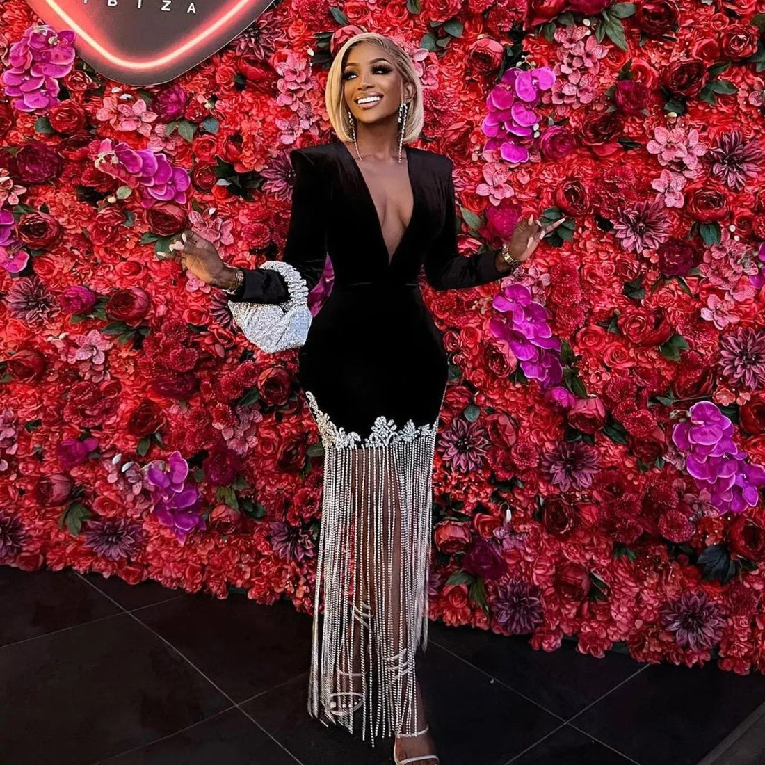 Sexy Black Velvet Short Prom Dresses with Beading Tassels Deep V Neck Long Sleeves Cocktail Dress Arabic Dubai Formal Dress 2024